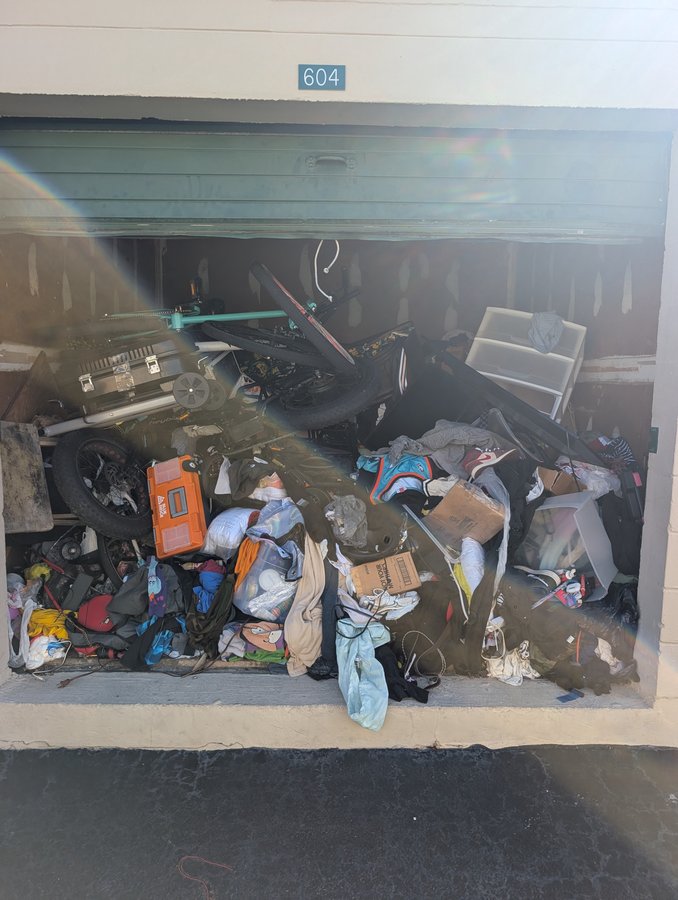 10 x 10 storage unit in Tampa, FL