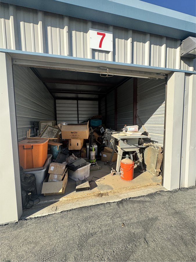 10 x 20 storage unit in Victorville, CA