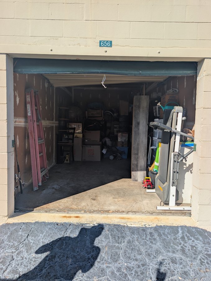 10 x 20 storage unit in Tampa, FL