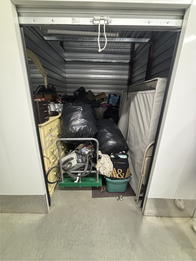 10 x 7 storage unit in Middle River, MD