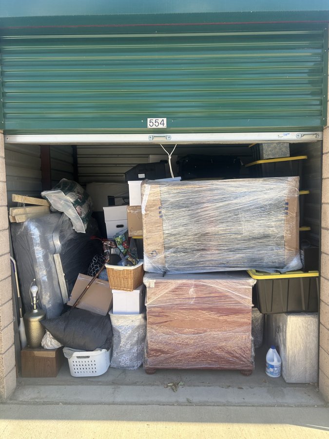 10 x 10 storage unit in Simi Valley, CA
