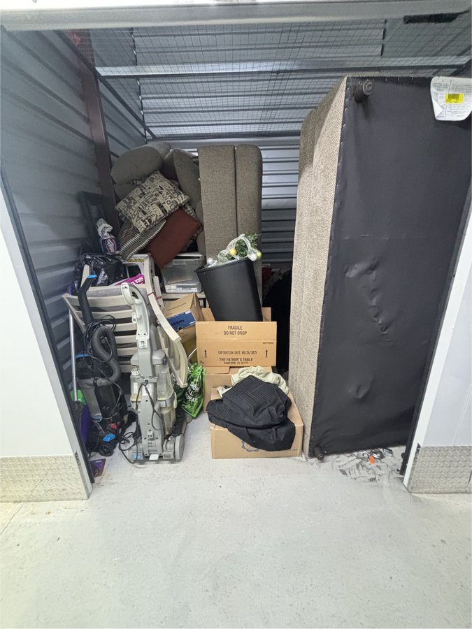 10 x 10 storage unit in Middle River, MD
