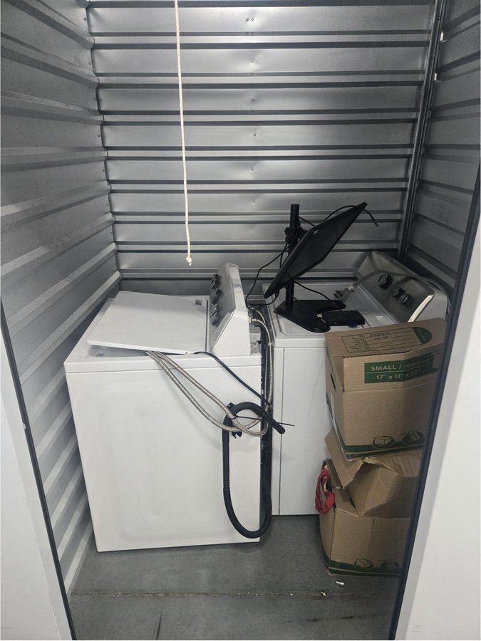 5 x 5 storage unit in Sandy Springs, GA