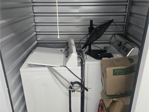 5 x 5 storage unit in Sandy Springs, GA