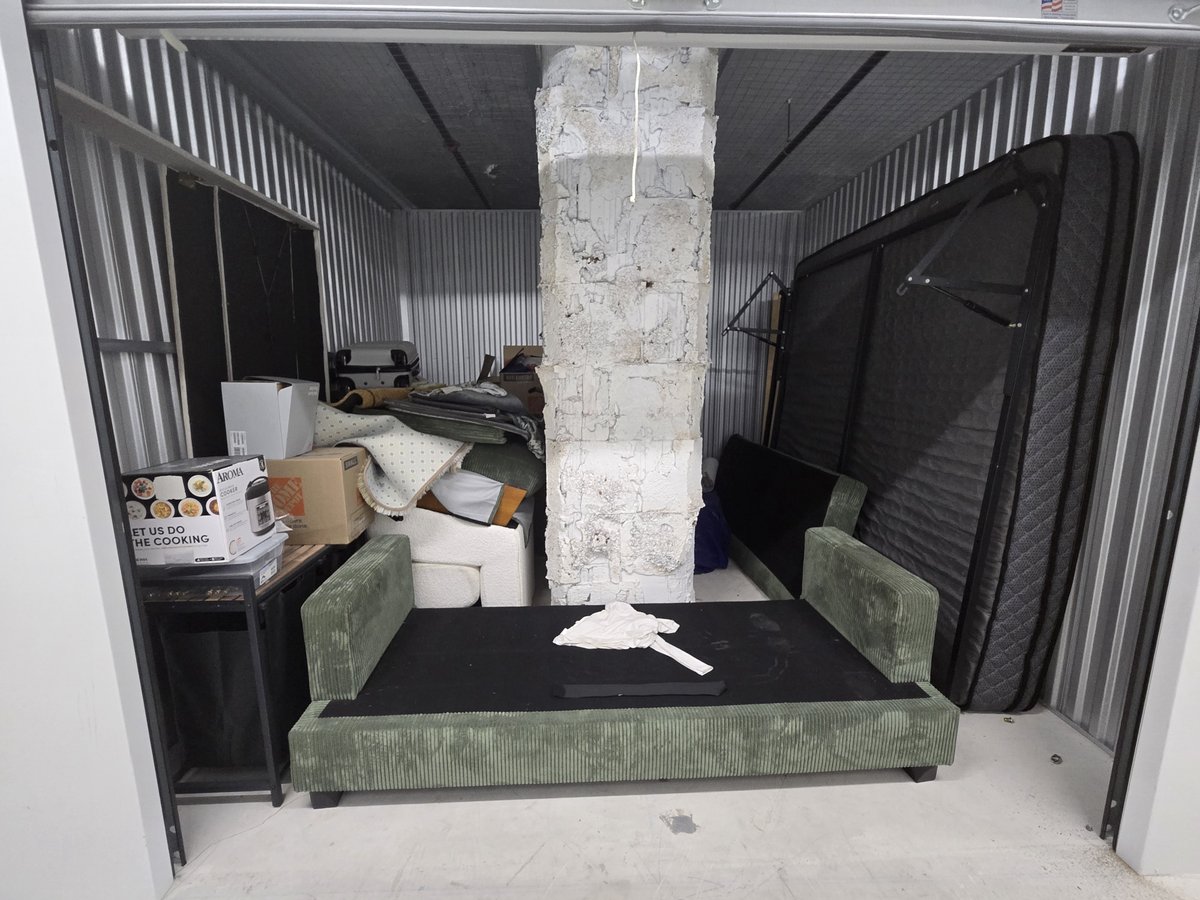 10 x 10 storage unit in Philadelphia, PA
