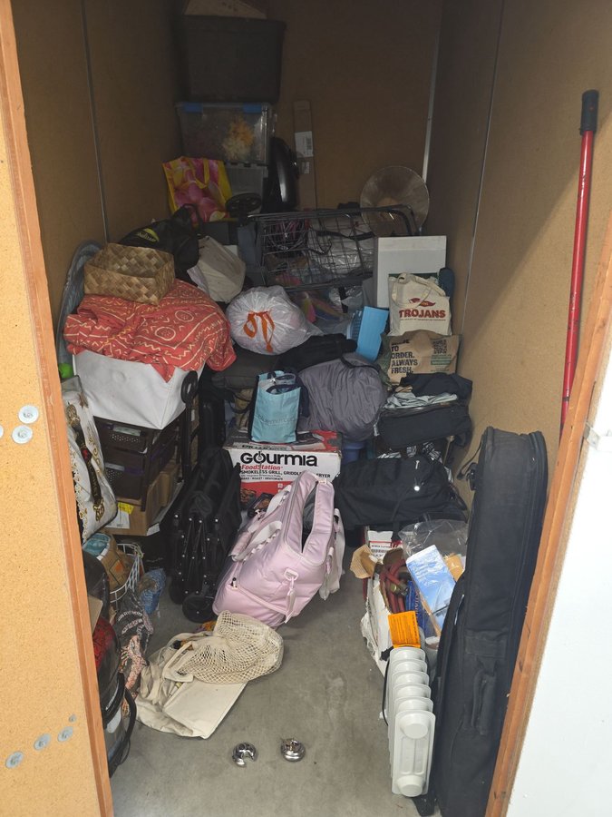 5 x 10 storage unit in Belmont, CA
