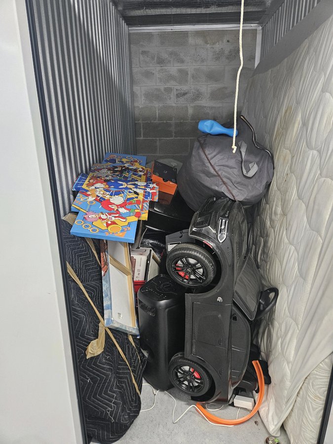 10 x 10 storage unit in Hallandale, FL