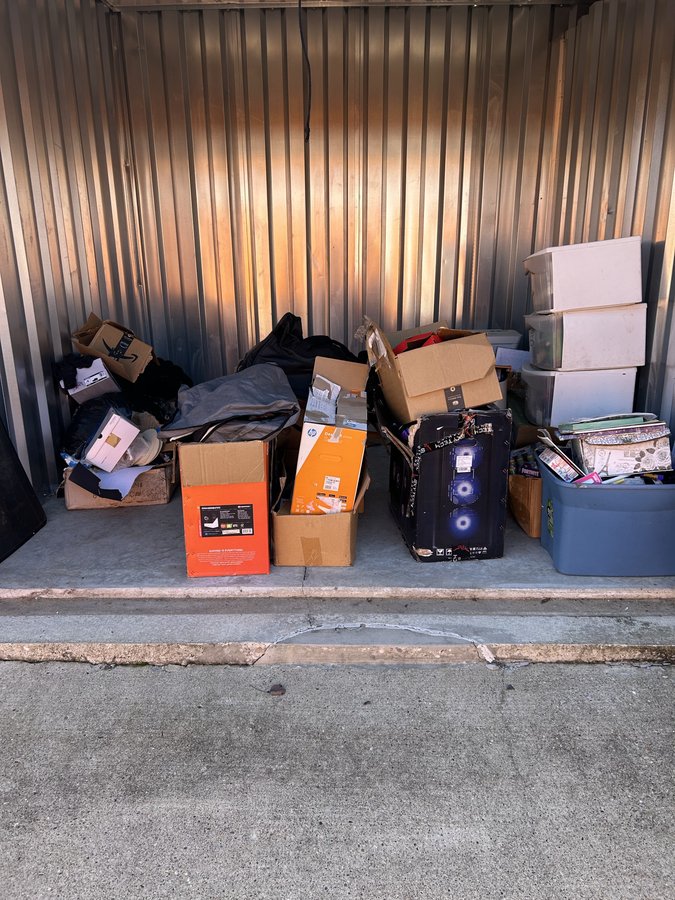 10 x 10 storage unit in Cross Lanes, WV