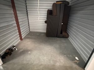 10 x 10 storage unit in Louisville, KY