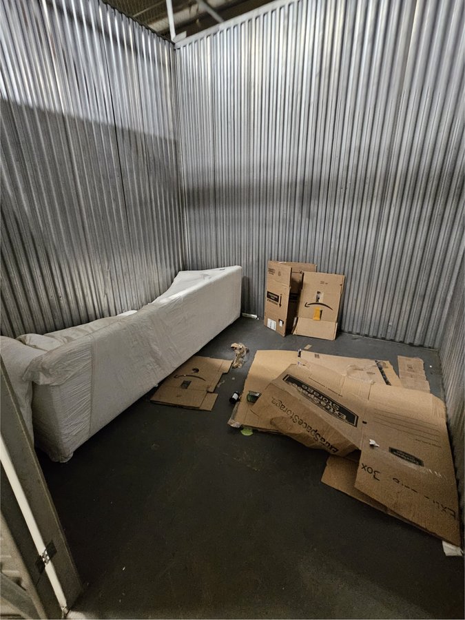 10 x 10 storage unit in Bronx, NY