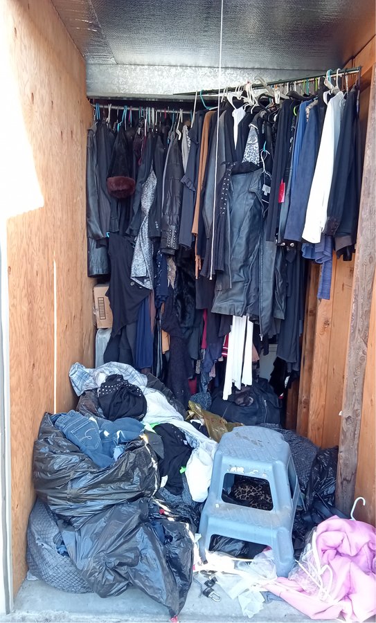 5 x 10 storage unit in Fresno, CA