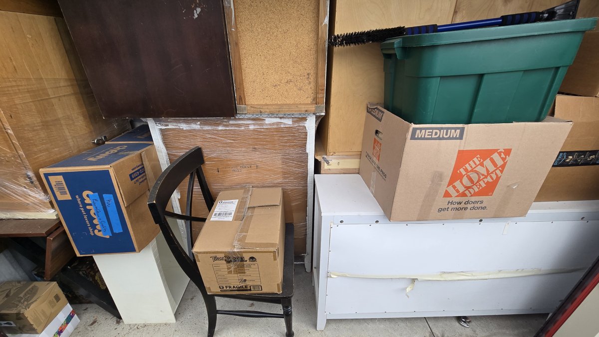 10 x 10 storage unit in Warrenville, IL