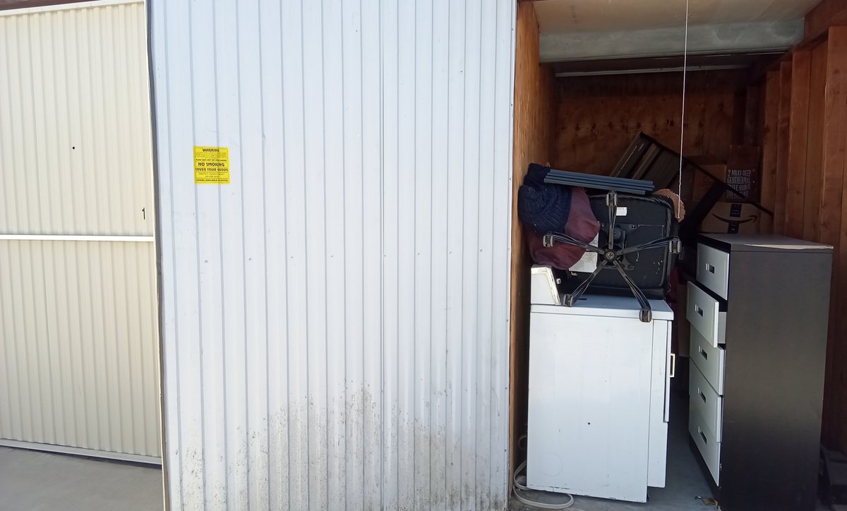 5 x 10 storage unit in Fresno, CA