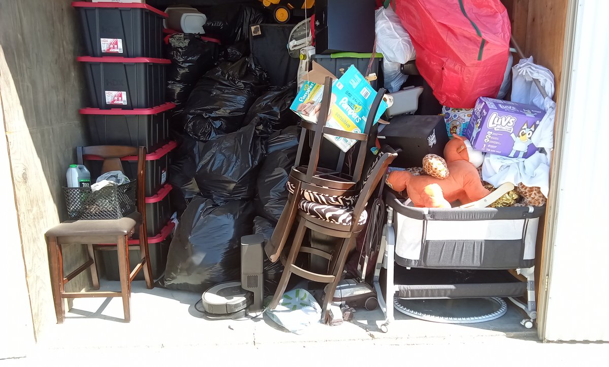 10 x 10 storage unit in Fresno, CA
