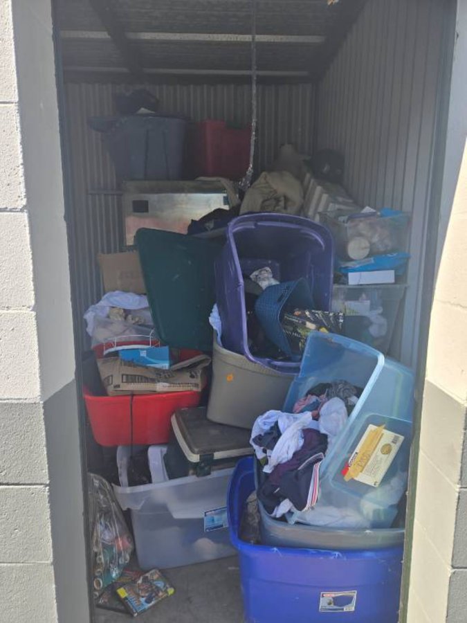 10 x 10 storage unit in Land O Lakes, FL