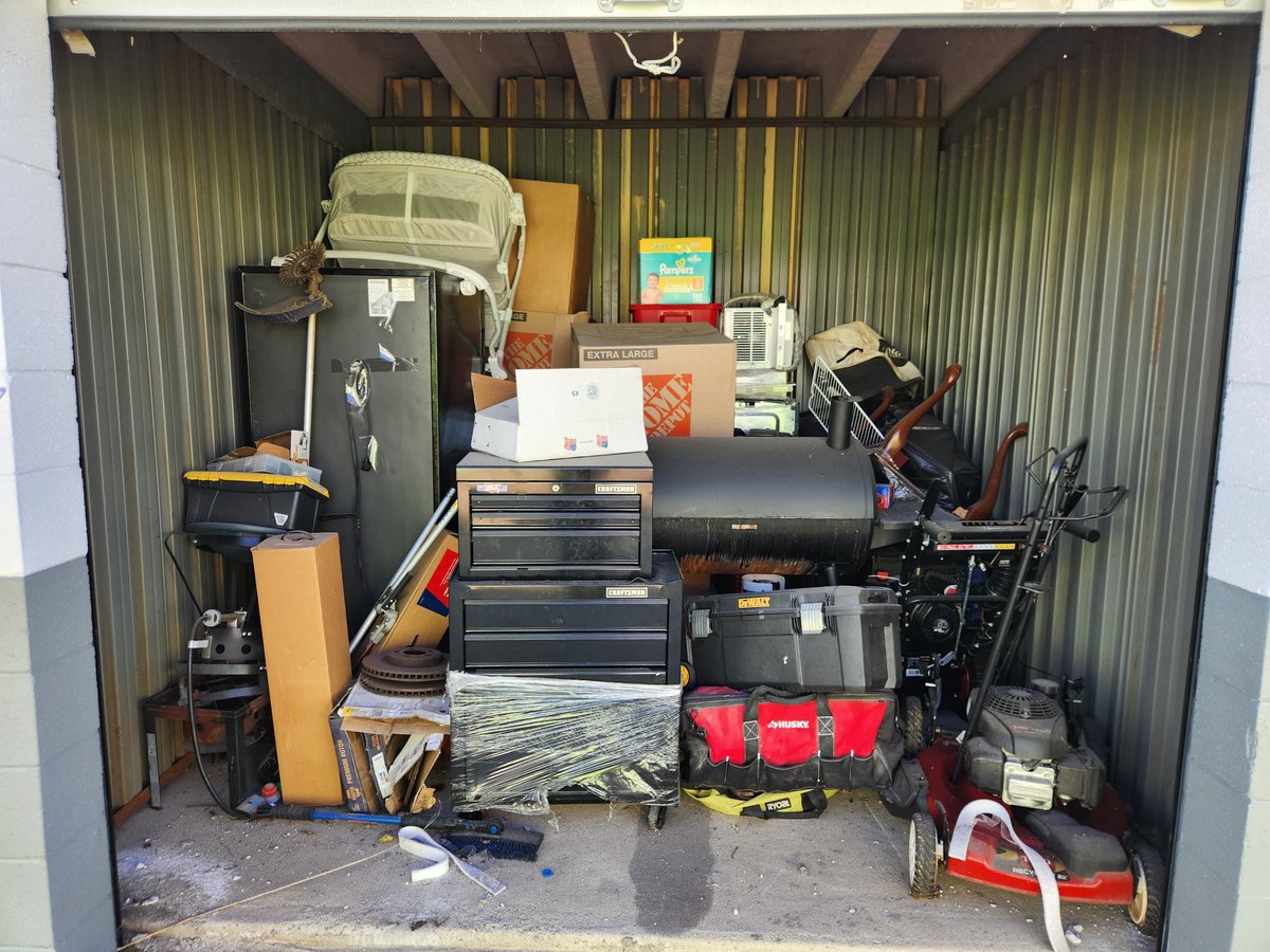 10 x 10 storage unit in Cleveland, OH