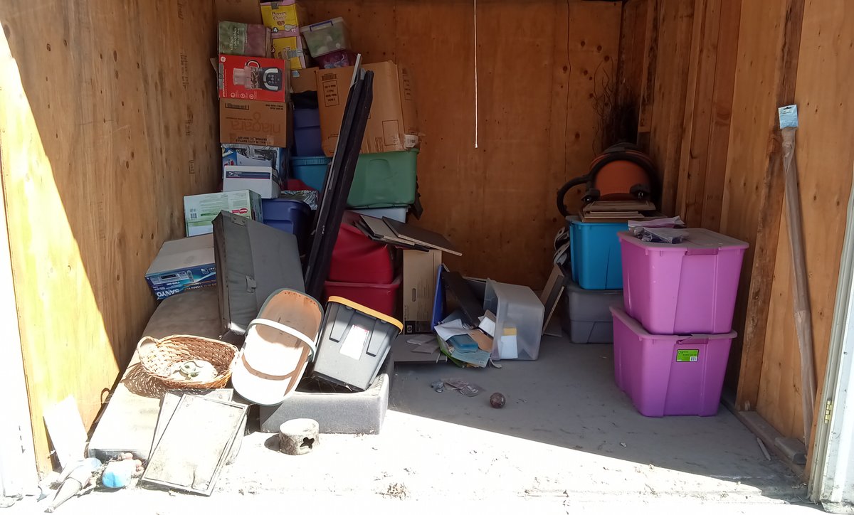 10 x 10 storage unit in Fresno, CA