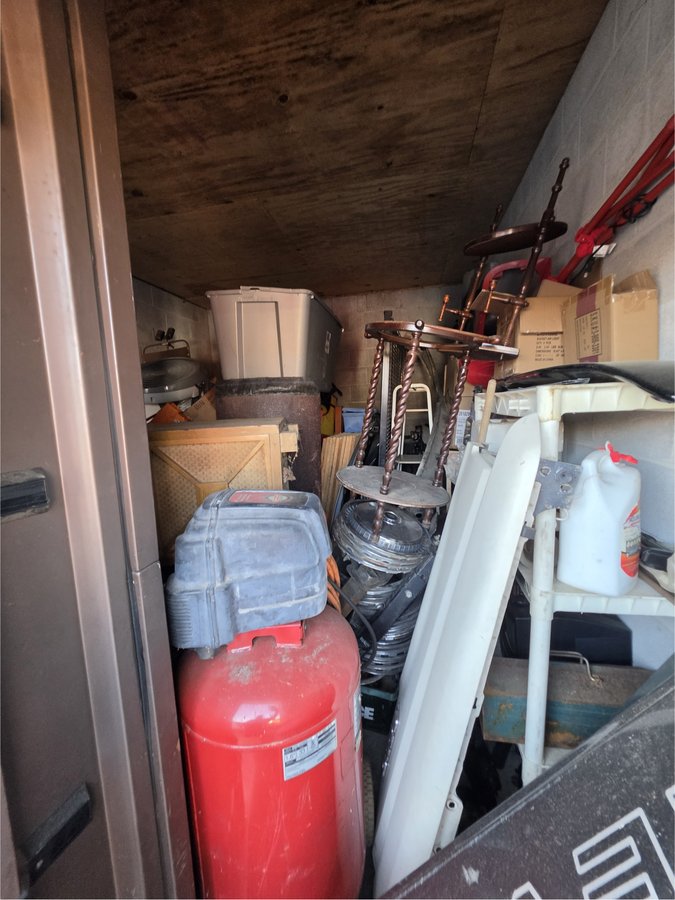 10 x 16 storage unit in Lafayette, GA