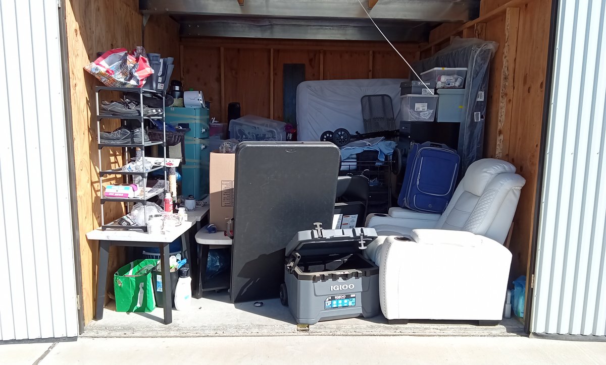 10 x 10 storage unit in Fresno, CA