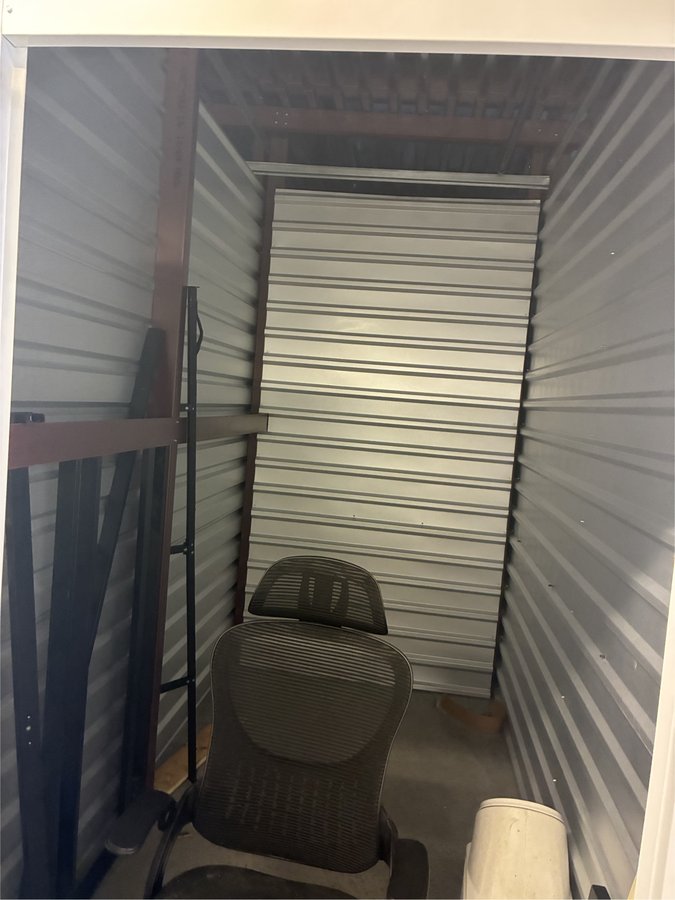 5 x 10 storage unit in Rockville, MD