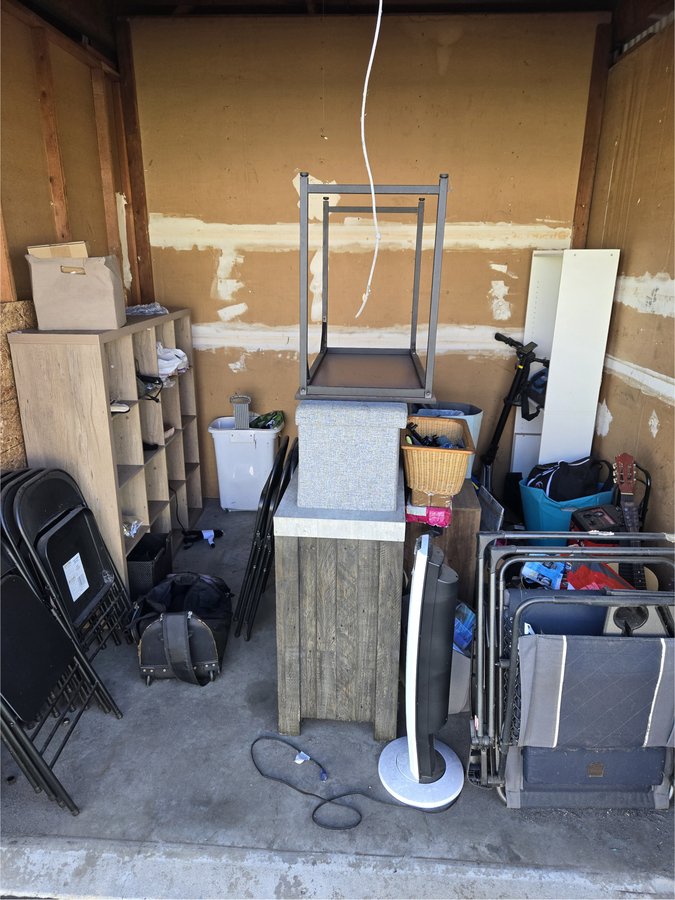 10 x 10 storage unit in Wilmington, CA