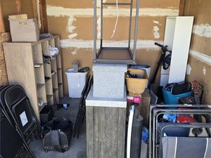 10 x 10 storage unit in Wilmington, CA