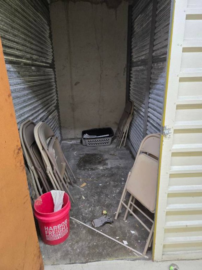 5 x 10 storage unit in Houston, TX
