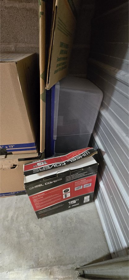 4 x 10 storage unit in Miami, FL