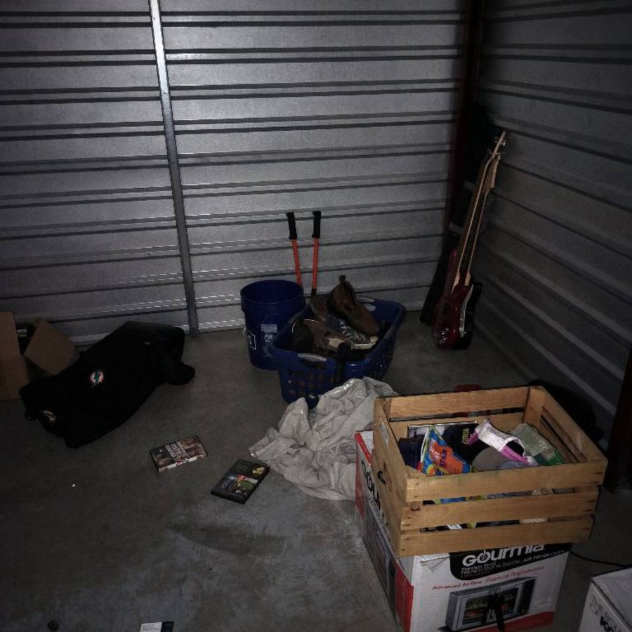 10 x 10 storage unit in Tampa, FL