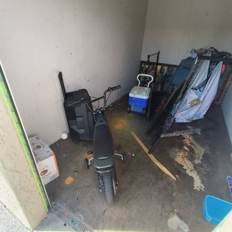 7 x 12 storage unit in Tampa, FL