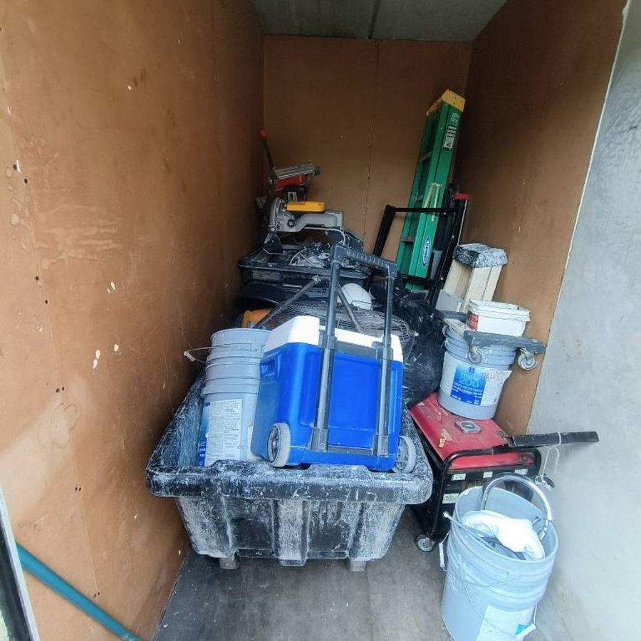 5 x 10 storage unit in Tampa, FL