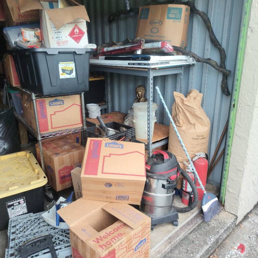 10 x 30 storage unit in Tampa, FL