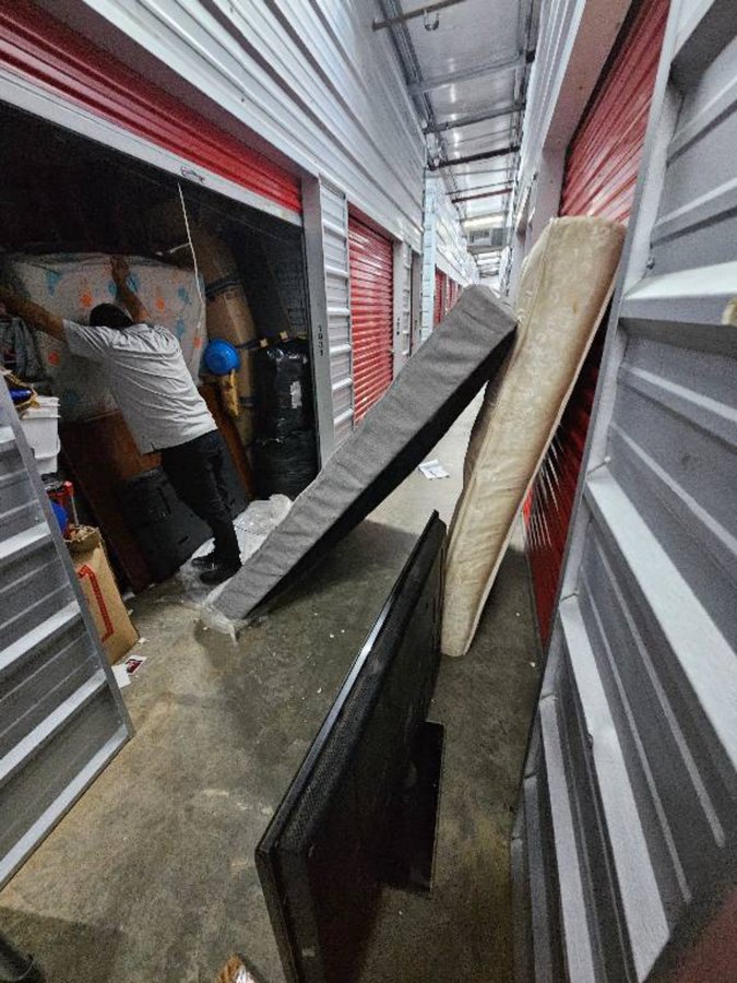 5 x 10 storage unit in Dallas, TX