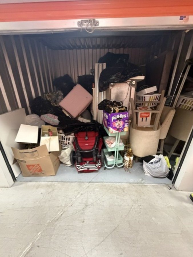 10 x 10 storage unit in Lutz, FL