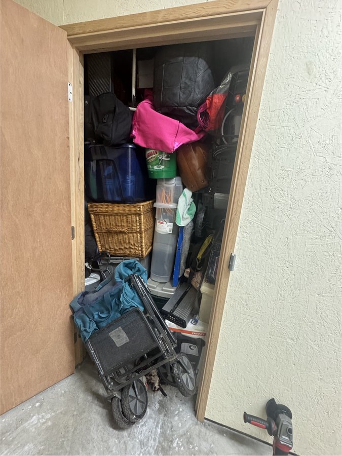 5 x 10 storage unit in Belfair, WA