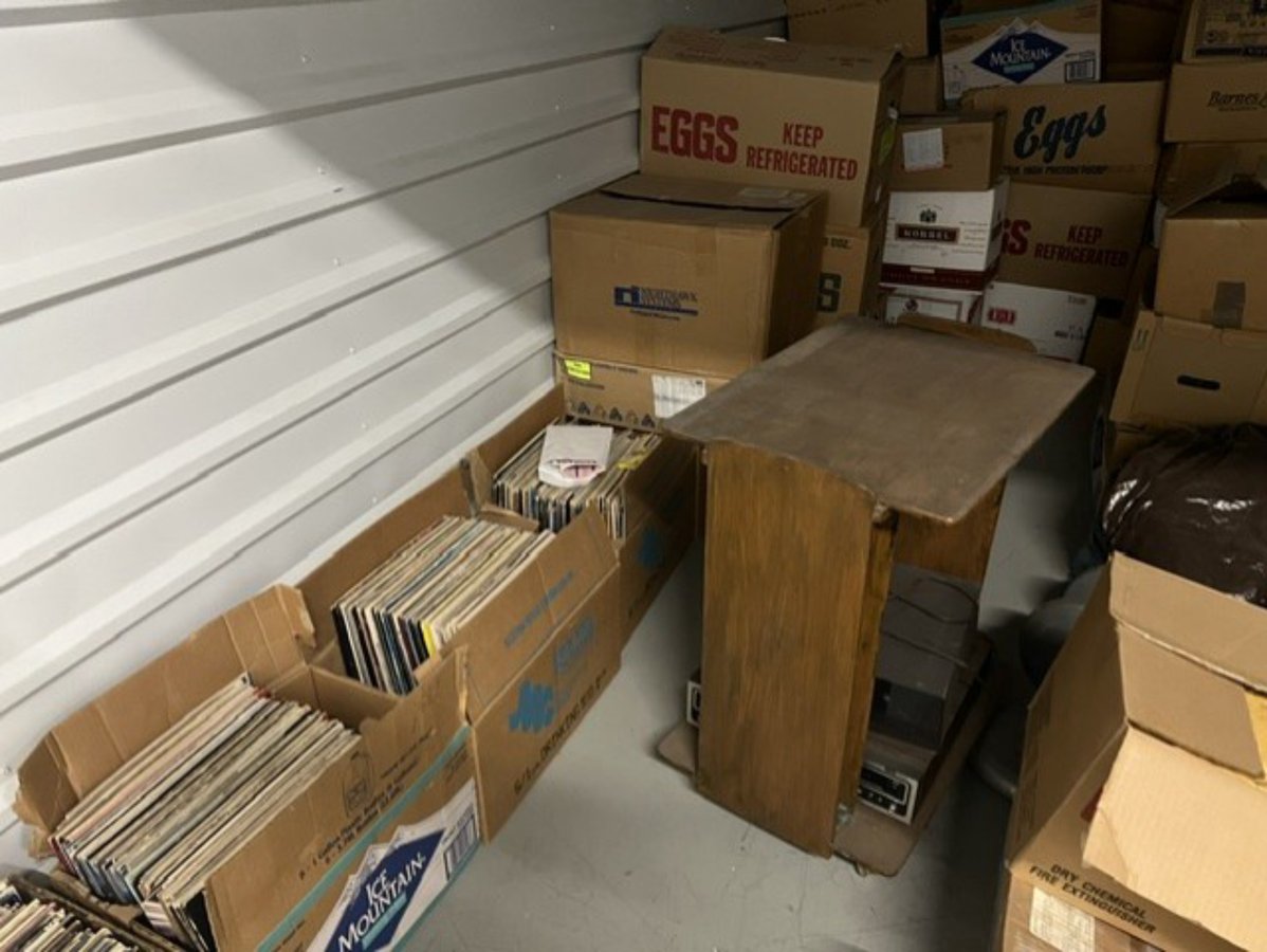 10 x 25 storage unit in Glenview, IL
