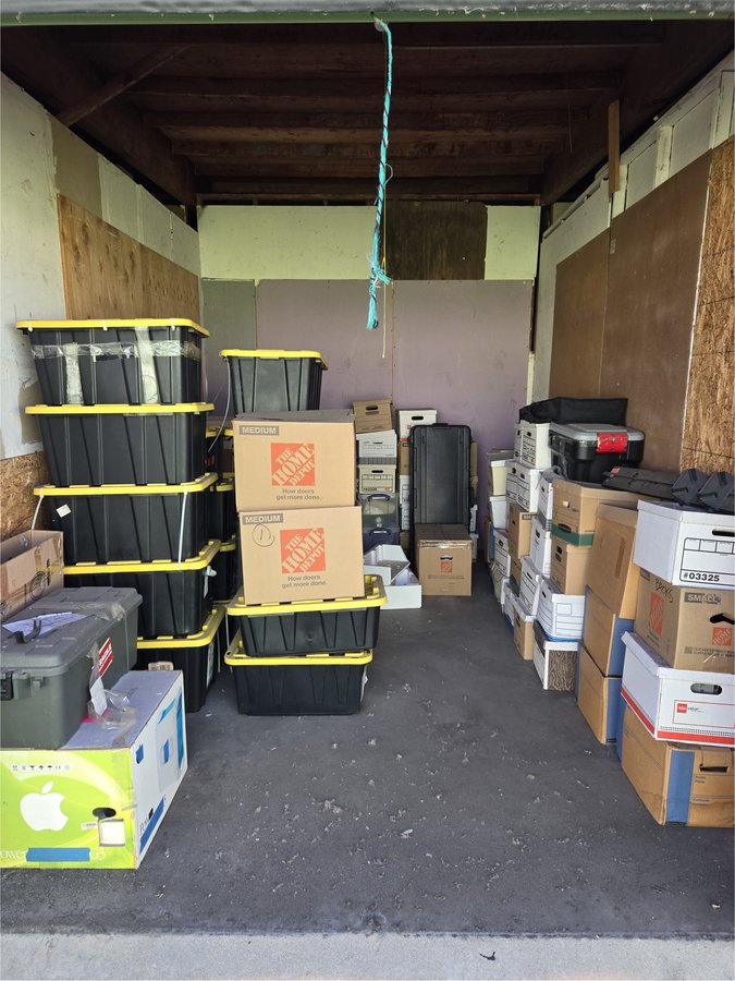 10 x 15 storage unit in Wilmington, CA