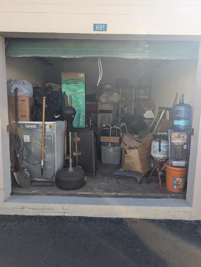10 x 15 storage unit in Tampa, FL