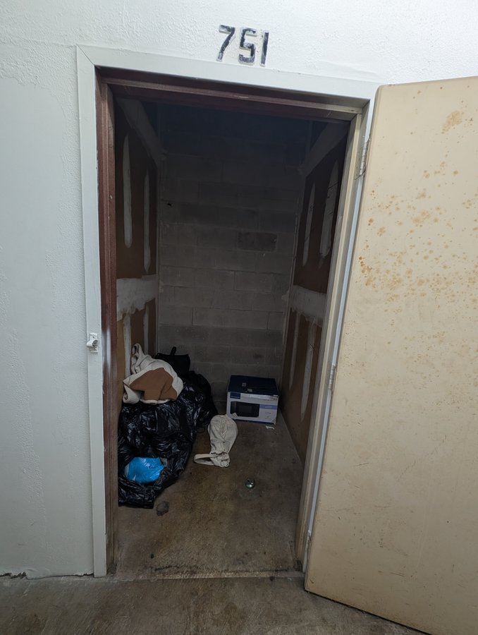 5 x 5 storage unit in Tampa, FL