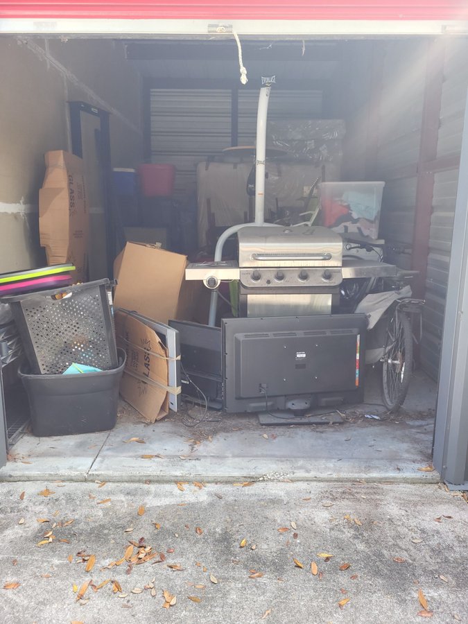 10 x 20 storage unit in Lutz, FL