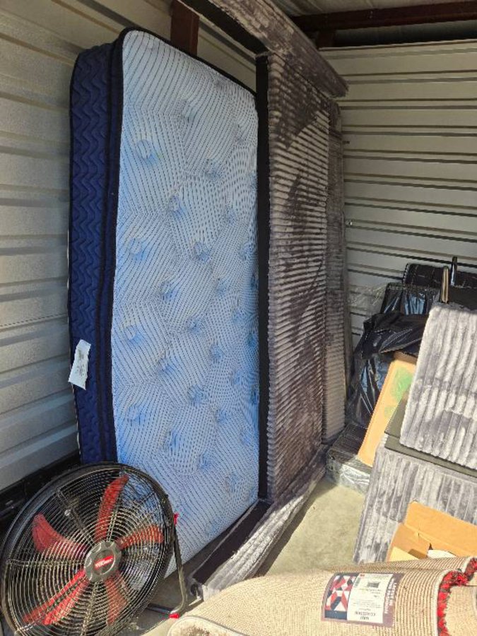 10 x 10 storage unit in Indianapolis, IN