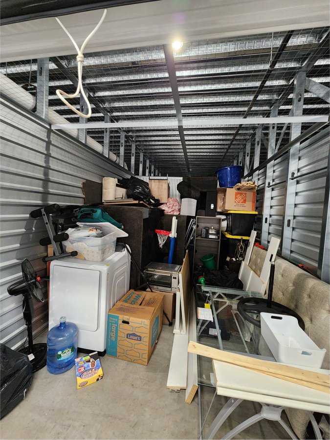10 x 15 storage unit in East Hanover, NJ