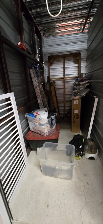 5 x 10 storage unit in Miami, FL
