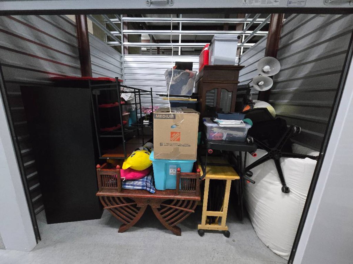 10 x 10 storage unit in Valrico, FL