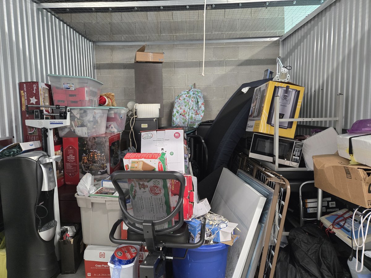10 x 10 storage unit in Miami, FL