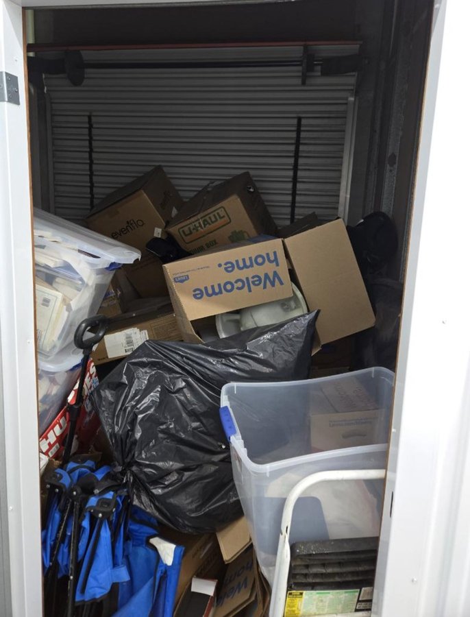 8 x 8 storage unit in Hawthorne, CA