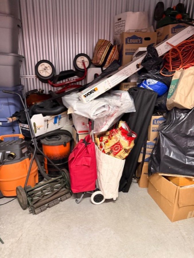 7 x 10 storage unit in Arlington, VA
