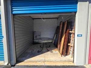 10 x 10 storage unit in Powder Springs, GA