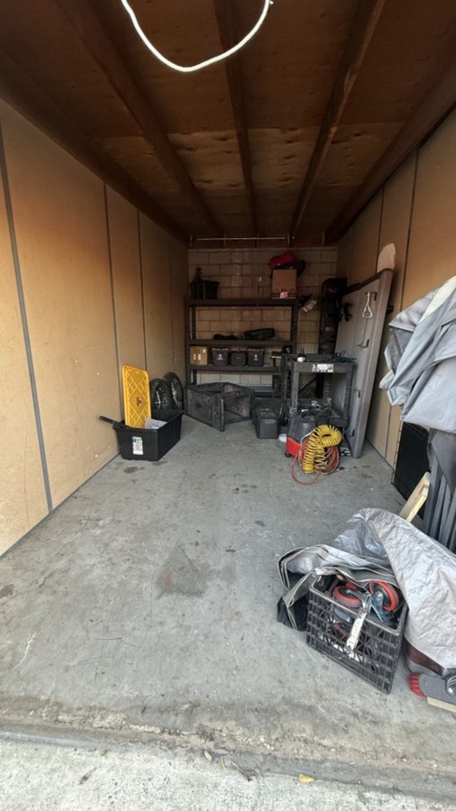 10 x 20 storage unit in Riverside, CA