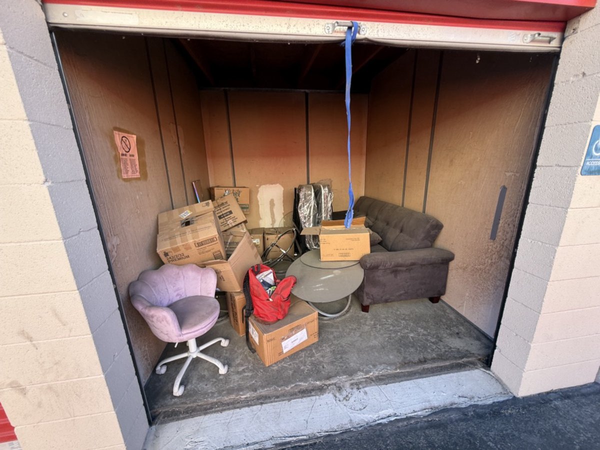 10 x 10 storage unit in Riverside, CA
